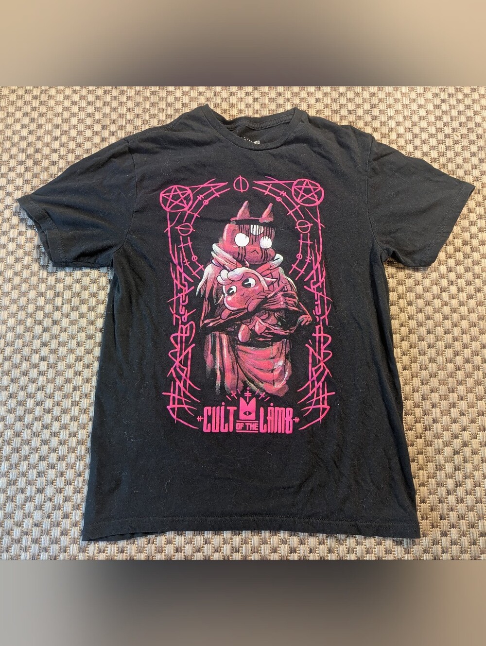 Cult of the Lamb Unholy Embrace Hot Topic Black and Pink T-Shirt size Small